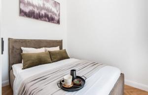 NG Charm in Old Town Apt w-Terrace & Netflix - 3hvězdičkové hotely ve městě Vilnius