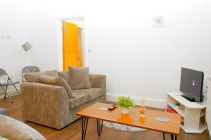 Modern 2 Bed Flat Crouch Hill N19