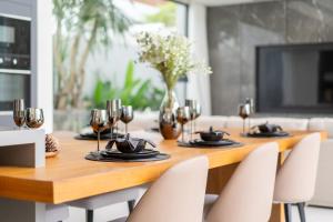 Zenithy Morden Pool and Garden Villa near Bangtao Beach