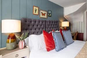 The Sheep on Sheep Street Hotel