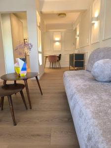 Chic Athenian Apartment by the Riviera