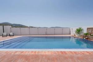 Spacious Villa in Granada with Private Pool and Jacuzzi