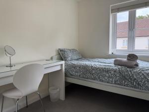 Spacious 3 Bed House in Horsham