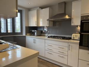 Spacious 3 Bed House in Horsham