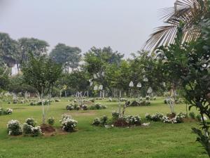 Sivarama garden resort AC 10 BHK 30 members capacity &AC living hall 50 members setting capacity&17 members night stay ,kitty partys & functions , Born fair, BBQ, kichan swimming pool & net criket turf ,settile, tennis beach to dora thota