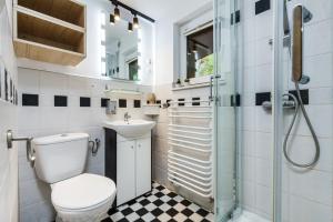 Domek Kamień - z tarasem, z kominkiem i altaną grillową - TOP lokalizacja przy jeziorze