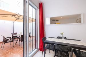 Cosy flat terrace 2 bed 2 bath downtown