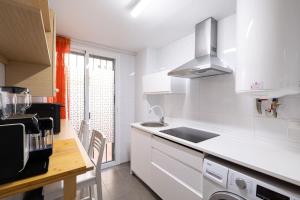 Cosy flat terrace 2 bed 2 bath downtown