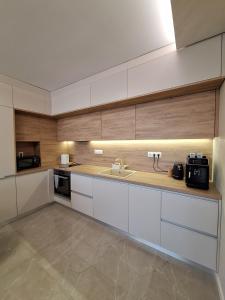 Blue Home Atana Near Airport