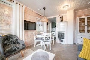 Levin Kiela A6 Ski-in Ski-out by Aavalevi