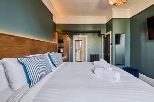 The Crown Pub & Guesthouse