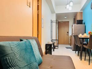 Shore 3 Residences Poolside Room 245 by Prime Stay MOA