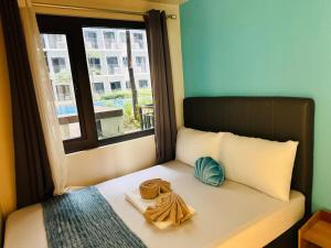 Shore 3 Residences Poolside Room 245 by Prime Stay MOA