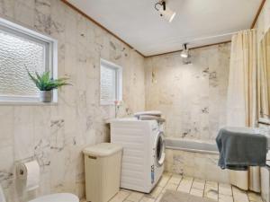 Holiday Home Guthbrand - 900m from the sea by Interhome