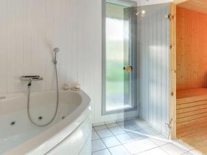 Holiday Home Elona - 950m from the sea by Interhome