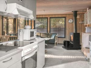 Holiday Home Eeske - 800m from the sea by Interhome