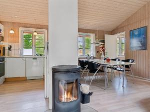 Holiday Home Patti - 150m from the sea by Interhome