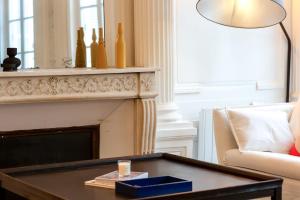 Le Jeanne dArc magnifique F3 de style haussmannien !