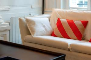 Le Jeanne dArc magnifique F3 de style haussmannien !