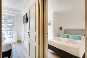 Amazing 2BD 6P apt with A C - Bastille