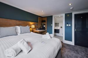 The Crown Pub & Guesthouse