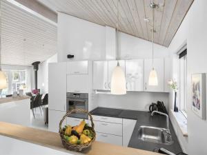Holiday Home Toa - 600m from the sea by Interhome