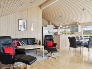 Holiday Home Swanhild - 900m from the sea by Interhome