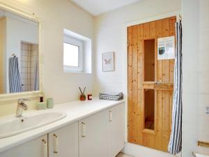 Holiday Home Marjukka - 10m from the sea by Interhome