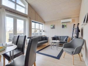 Holiday Home Evin - 800m from the sea by Interhome