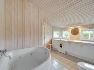 Holiday Home Justiina - 800m from the sea by Interhome