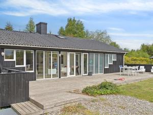 Holiday Home Hallveig - 1-1km from the sea by Interhome