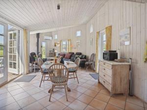 Holiday Home Alma - 400m from the sea by Interhome