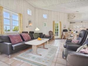 Holiday Home Alma - 400m from the sea by Interhome