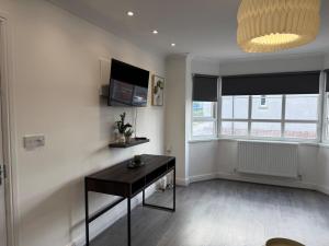 ResiLets - Berwick House - Large 4 Bed Townhouse - Contractor stays