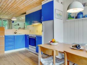 Holiday Home Bennek - 200m from the sea by Interhome