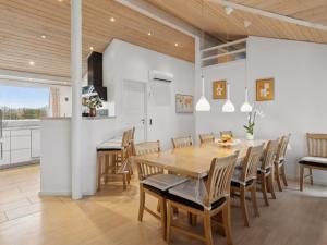 Holiday Home Reimer - 700m from the sea by Interhome