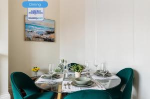 Short Stays & Spacious 3 Bedroom Apt By Azzurri Properties Short Lets & Serviced Accommodation Cricklewood - Shoot-Up Hill