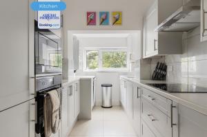 Short Stays & Spacious 3 Bedroom Apt By Azzurri Properties Short Lets & Serviced Accommodation Cricklewood - Shoot-Up Hill