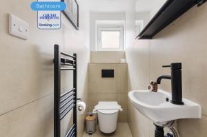 Short Stays & Spacious 3 Bedroom Apt By Azzurri Properties Short Lets & Serviced Accommodation Cricklewood - Shoot-Up Hill