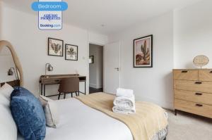 Short Stays & Spacious 3 Bedroom Apt By Azzurri Properties Short Lets & Serviced Accommodation Cricklewood - Shoot-Up Hill