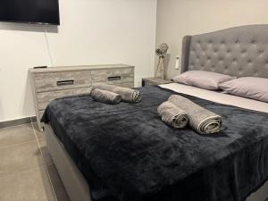 Vibrant Seaside Apartment in Central Los Cristianos