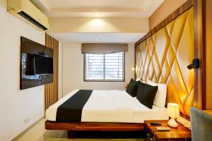 Collection O Chhatrapati Shivaji Maharaj Metro Station