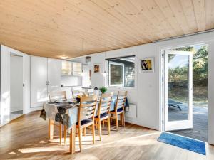 Holiday Home Jula - 800m from the sea by Interhome