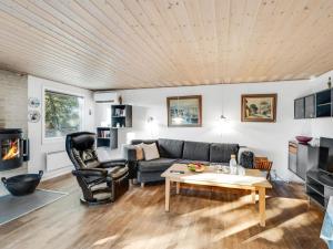 Holiday Home Jula - 800m from the sea by Interhome