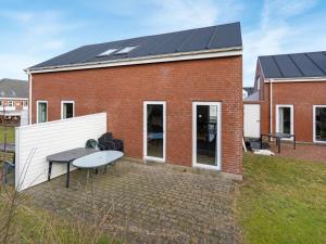 Apartment Eick - 2-5km from the sea by Interhome