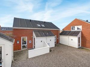 Apartment Eick - 2-5km from the sea by Interhome