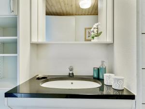 Apartment Iliane - 100m from the sea by Interhome