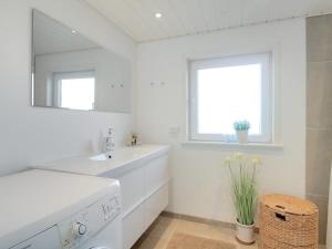 Holiday Home Ute - 200m from the sea by Interhome