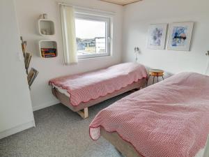 Holiday Home Ute - 200m from the sea by Interhome