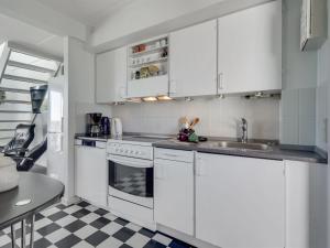 Apartment Maura - 2-3km from the sea by Interhome